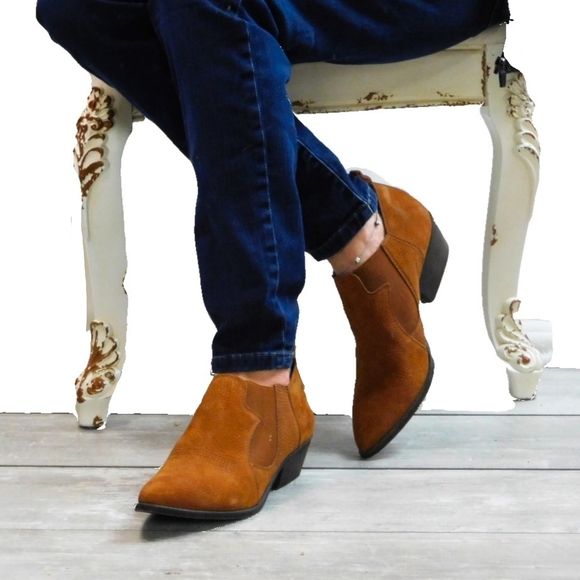 Lucky Brand Shoes - EUC LUCKY BRAND WM 10 JOELLE WESTERN SUEDE BOOTIE